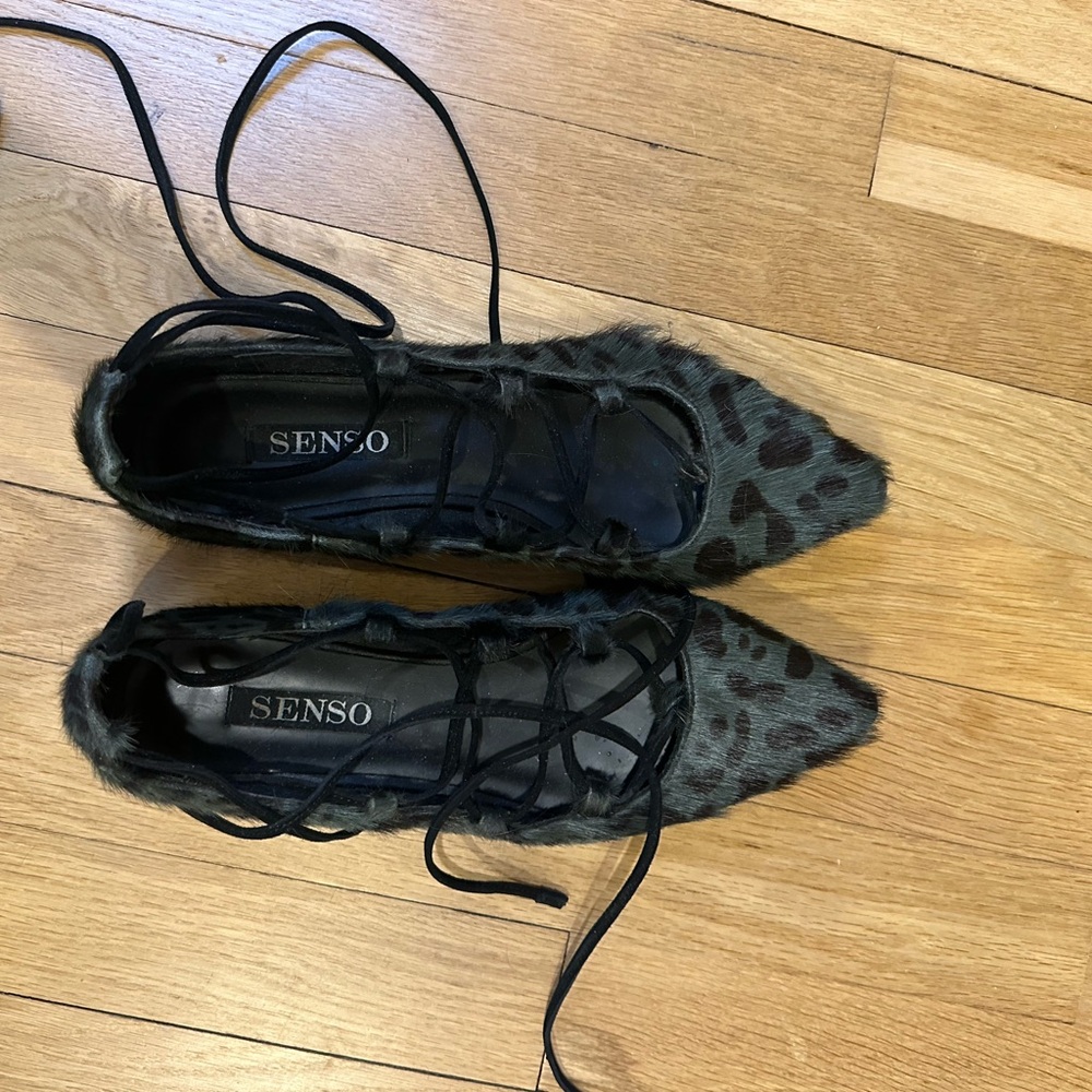 SENSO Black Leopard Lace-Up Flats